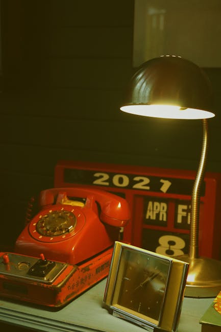 11 : img_9 - Vintage red phone and calendar representing timely communication